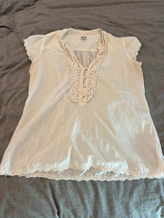 Converse Tops - Women’s Cream white Crochet-Trim V-Neck Top